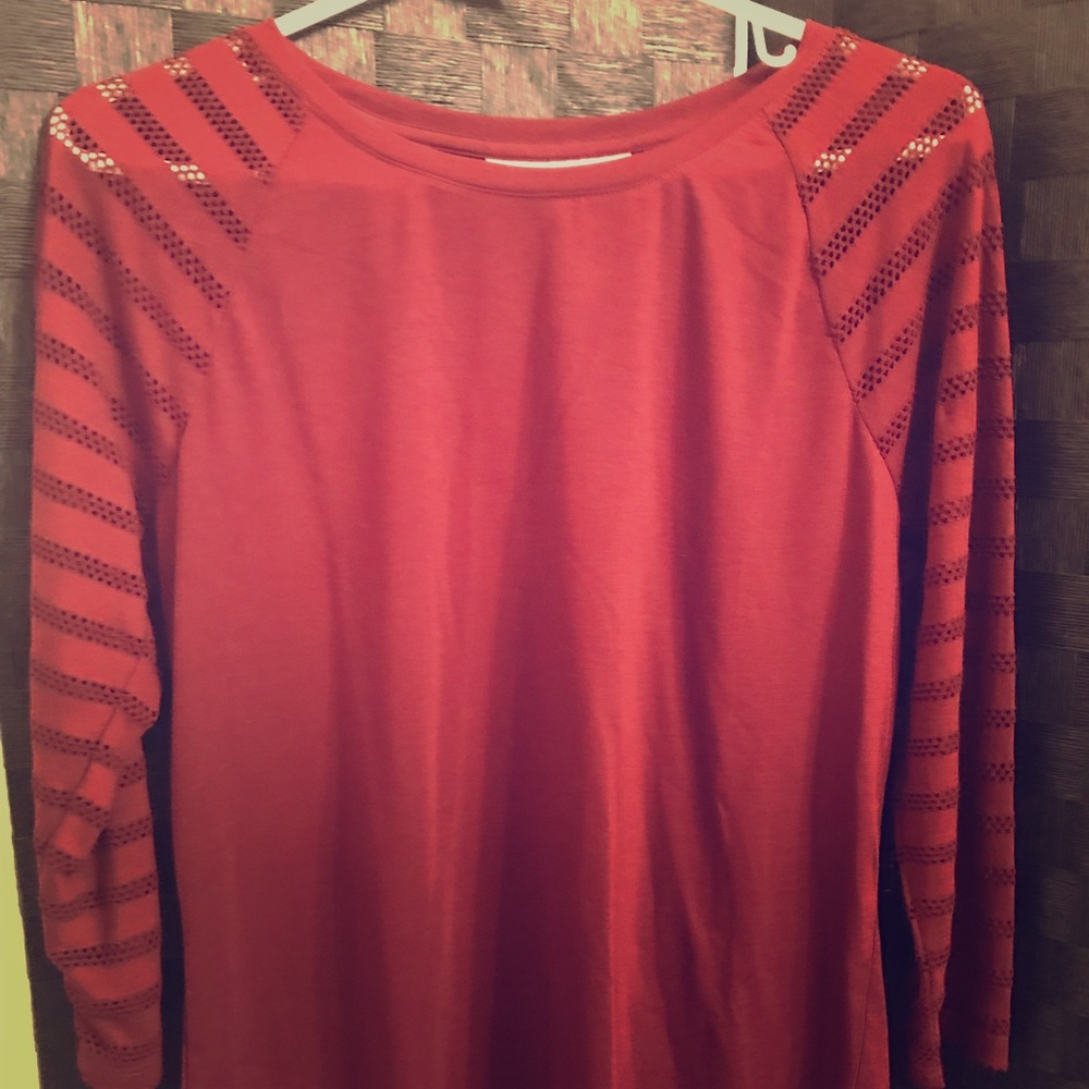 Maroon 3/4 sleeve top